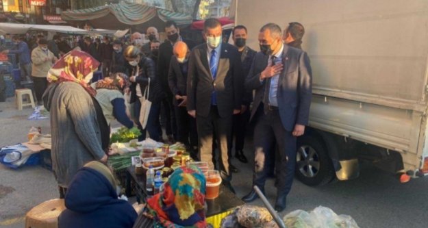 Alanya'da MHP'liler pazar esnafını ziyaret etti