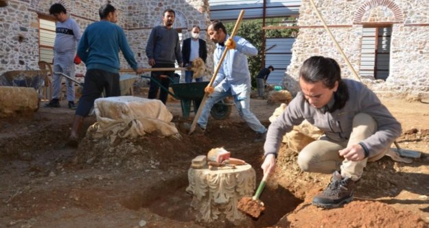 Alanya Gülevşen Camii'nde zemin kazısı devam ediyor