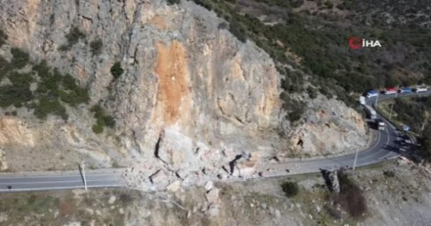 Alanya-Mersin yoluna düşen kaya dinamitle patlatılacak