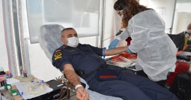 Alanya’da jandarmadan Kızılay’a kan bağışı