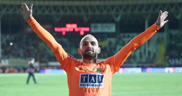 Alanyaspor'da kaptan Efecan Karaca'nın akıbeti belli oldu
