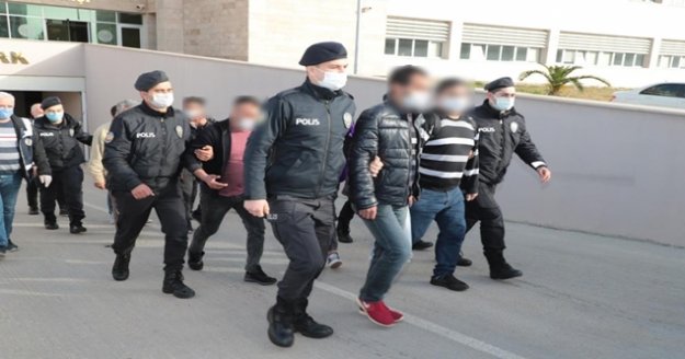 Antalya'da aranan 32 şüpheli yakalandı