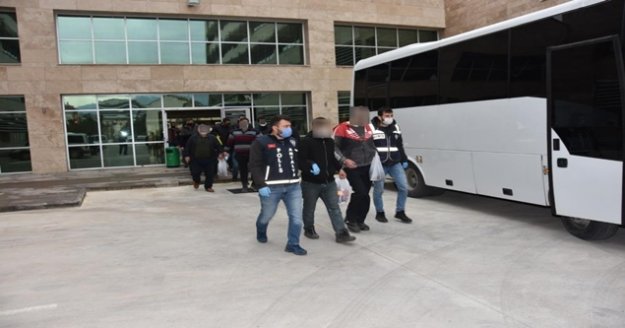 Antalya'da eş zamanlı operasyonda aranan 37 kişi yakalandı