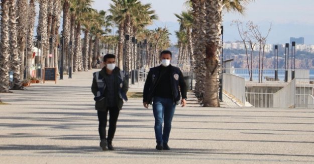 Antalya'da sokağa çıkma yasağını delenlere ceza yağdı