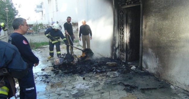 Hurda ve kağıt toplayıcılarının bıraktığı malzemeler yangına sebep oldu