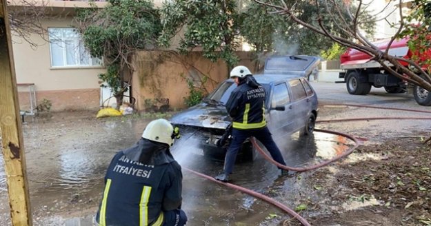 Kontağı çevirdi, otomobil alev aldı