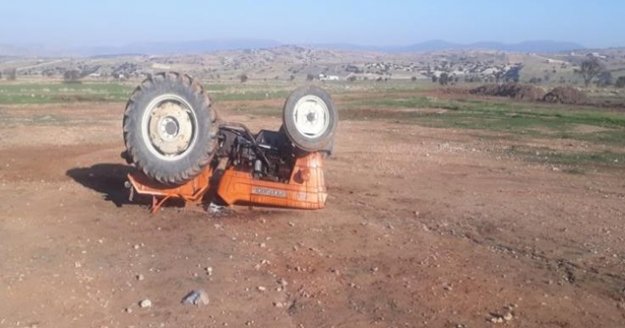 Tarlada drift yapan traktör devrildi: 3 yaralı