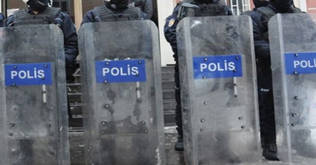 Yürüyüş, oturma eylemleri ve imza kampanyaları yasaklandı