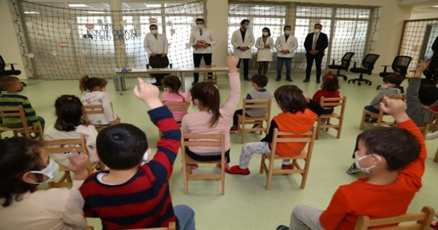 Alanya'da minik öğrenciler ağız ve diş taramasından geçti