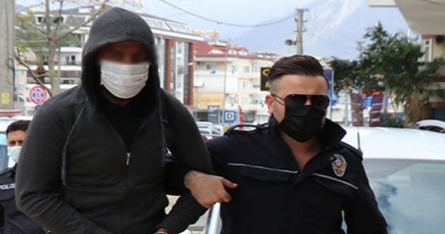 Alanya'da Otelden çaldığı eşyaları çuvala koyup sırtlarken kameralara yakalandı