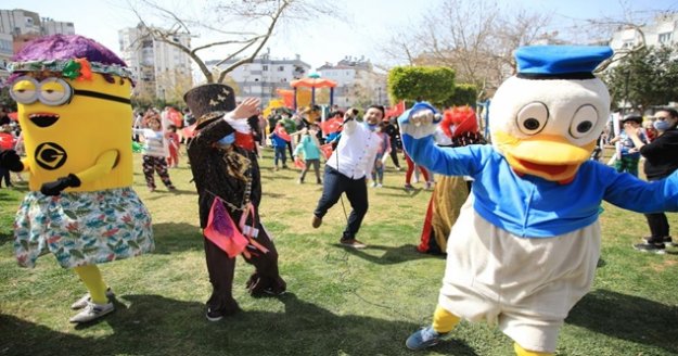 Antalya'da renkli Nevruz kutlaması