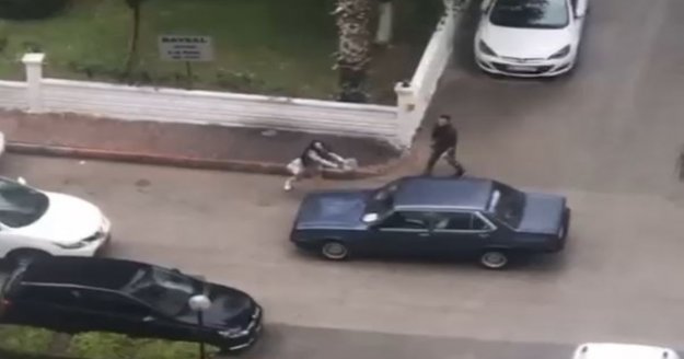 Antalya’da ‘otomobilin suçu ne?’ dedirten görüntü