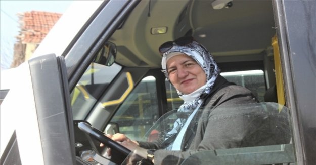 Kadın şoförü gören araçtan inmek istedi, yolculuk yapınca hayran kaldı