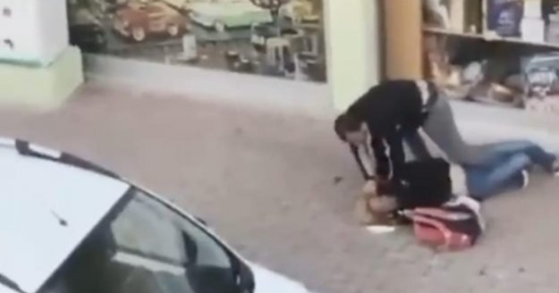 Kıskançlık krizinde transseksüel şahsa sokak ortasında ölümüne dayak