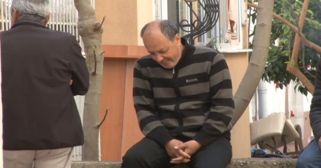 Odasında ölü bulunan 23 yaşındaki elektronik mühendisinin cenazesi gözyaşları içinde evden alındı