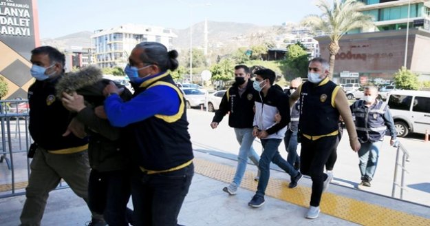 Yabancı kadınları para karşılığı fuhşa zorladığı iddia edilen 5 kişi tutuklandı