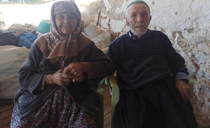 72 yıldır aynı yastığa baş koyan çiftin mutluluk sırrı: Sevgi ve saygı
