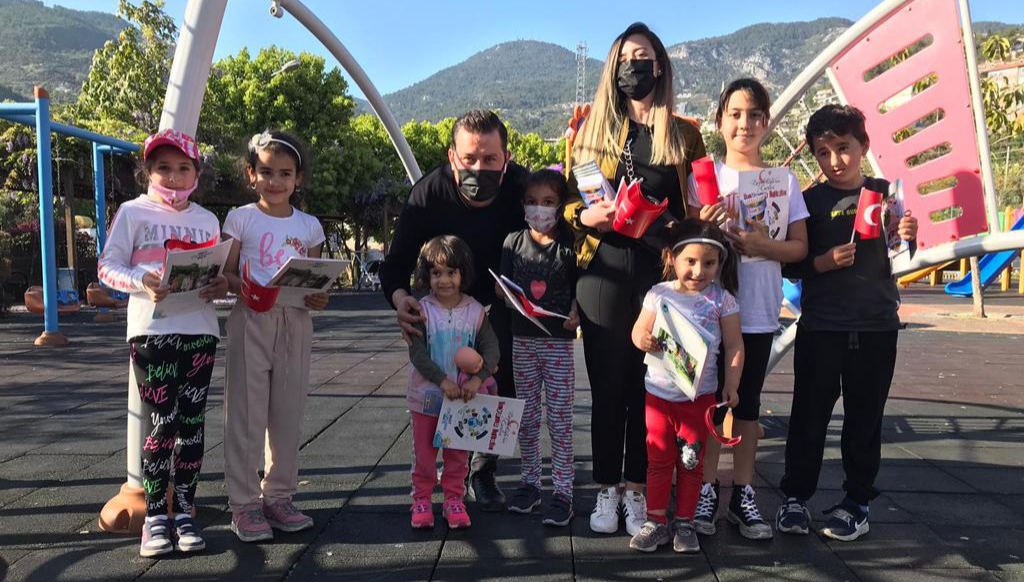 Ak Gençlik'ten 23 Nisan hediyesi