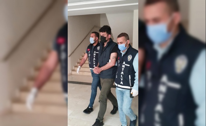 Antalya'da kanser ilaçları dolandırıcısı tutuklandı