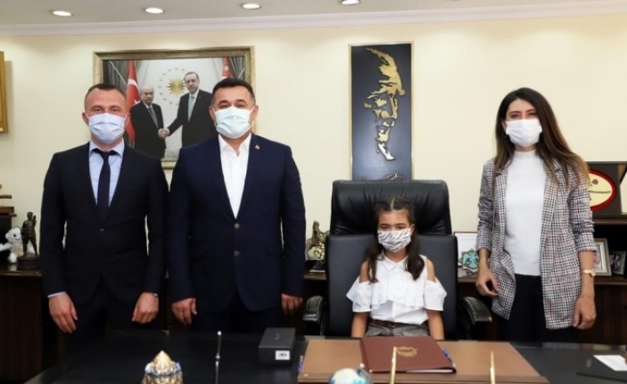 Başkan Yücel koltuğu devretti