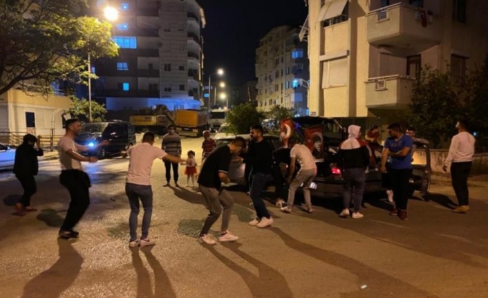 Gençlerden kısıtlama saatinde pes dedirten görüntüler