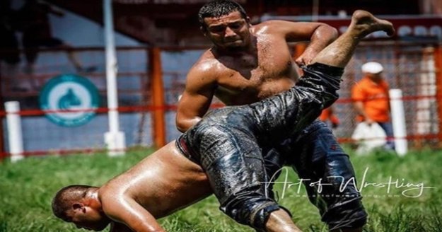 Güreşçi oğlunu kazada kaybeden annenin kaza yerinde gözü yaşlı adalet isteği