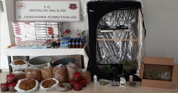 Kaçak alkol ve uyuşturucu madde üreterek satışını yapan 3 kişi gözaltına alındı