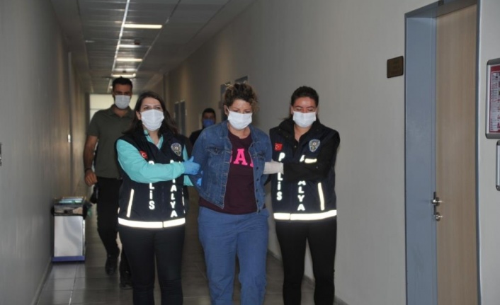 Polislerin 3 şüpheliyi yakalamak için yaptıkları baskın kameralara yansıdı