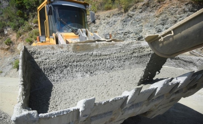 Alanya'da beton yol uygulaması hız kesmiyor