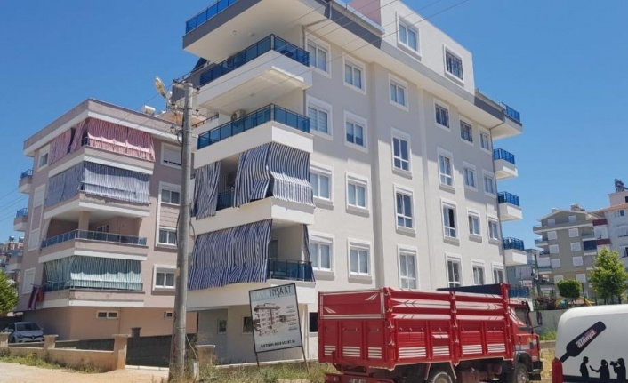 Alanya'da eşini boğarak öldürüp kepçeyle gömen koca tutuklandı