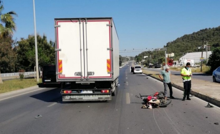 Alanya'da kamyonla motosiklet çarpıştı: 1 ağır yaralı var