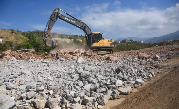 Alanya'nın Kestel Mahallesi'ndeki imar yollarında çalışmalar hızlandı