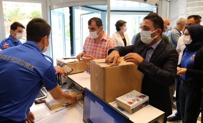 ALKÜ'den 'Bir kitap bir umut' projesine destek