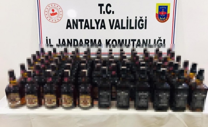 Durdurulan araçta 30 bin TL değerinde kaçak içki ele geçirildi