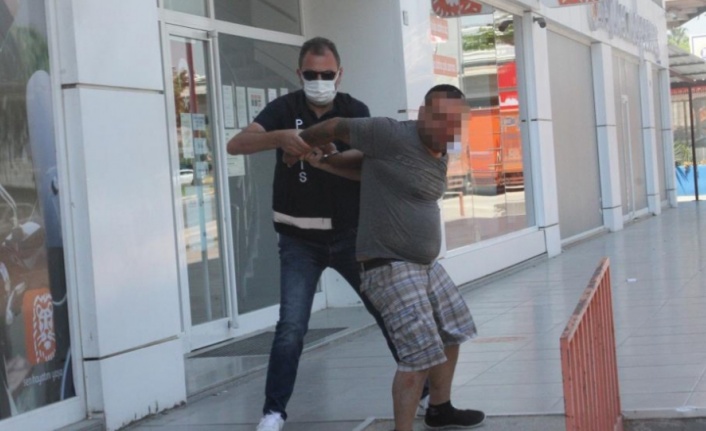 Kısıtlamayı ihlal etti 'Savcı akrabam var' diyerek polisin üzerine yürüdü