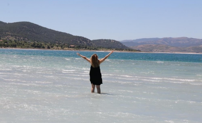 Mars’a benzerliği ile hayranlık uyandıran Salda Gölü'ne büyük ilgi