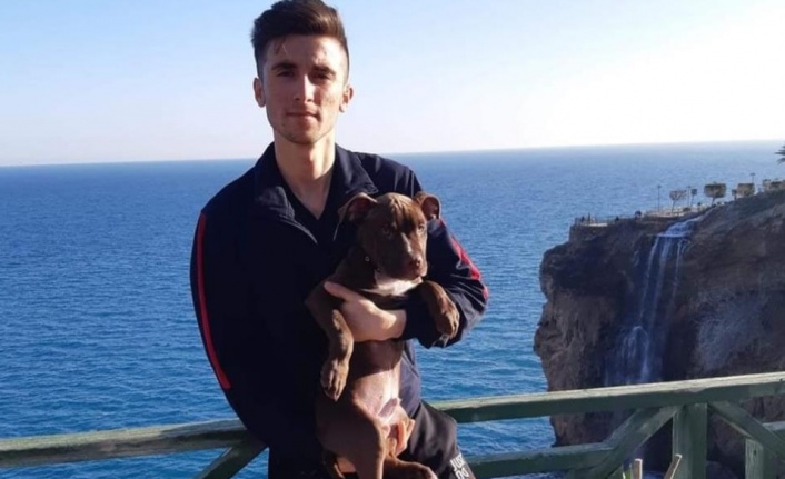 Motosikletli genç önce aydınlatma direğine çarptı sonra kaldırıma savruldu: 1 ölü