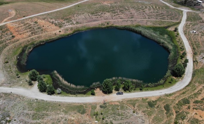Torosların nazar boncuğu Dipsiz Göl, buz gibi suyu ve mavi rengiyle ziyaretçilerini bekliyor