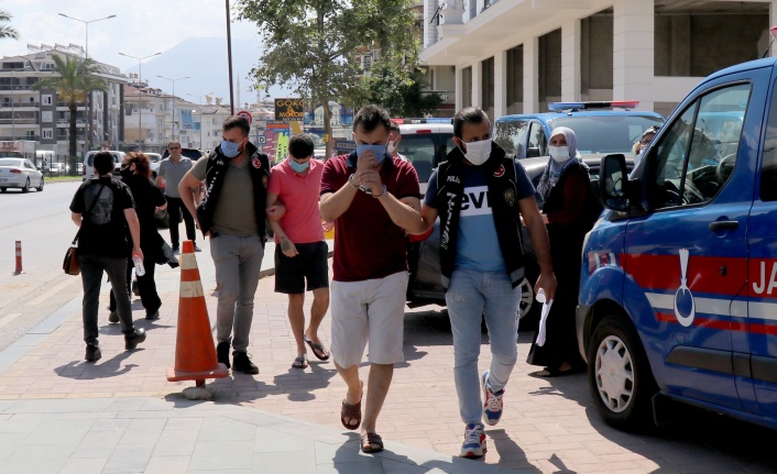 Alanya'da polisten uyuşturucu operasyonu: 3 gözaltı