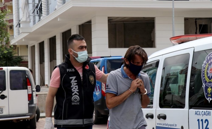 Alanya’da 2 ayrı adrese uyuşturucu baskını