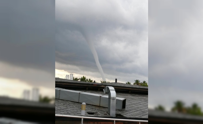 Antalya'da korkutan hortum