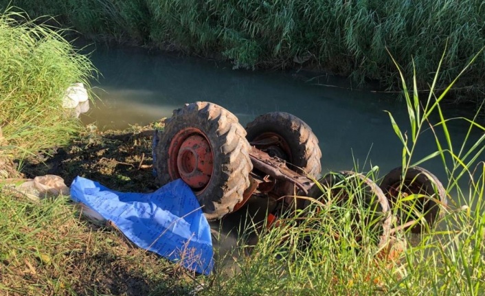 Devrilen traktörün altında kalarak can verdi