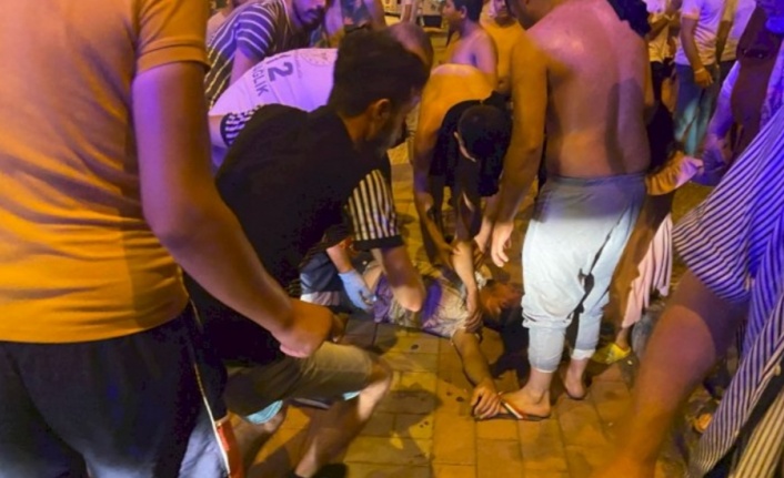 Alanya'da çimde konaklamak için yer kavgası! Çok sayıda yaralı var