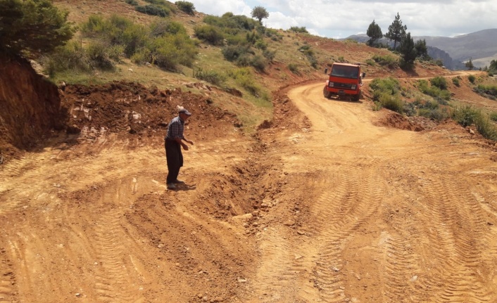 Alanya kırsalında yol bakım ve onarım çalışması