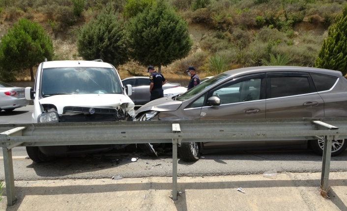 Alanya yolunda kaza: 2'si çocuk 3 yaralı var