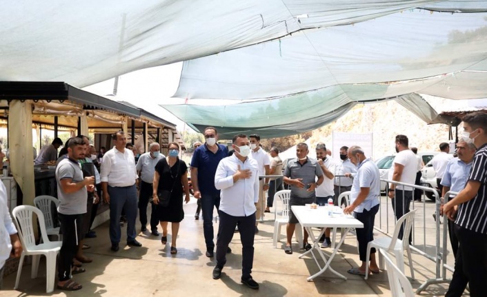 Başkan Yücel, kurban kesim yerlerini ziyaret ederek vatandaşlarla bayramlaştı