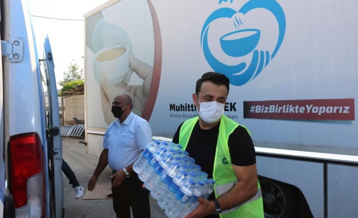 Büyükşehir Belediyesi Manavgat'ın her noktasında görev yapıyor