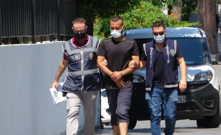 Çalınan aracı için ifade verirken polis hırsız ve aracı bulup sahibine teslim etti