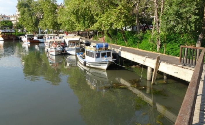 Manavgat Irmağına karışan kanalizasyon Sahil Güvenlik ekiplerini harekete geçirdi