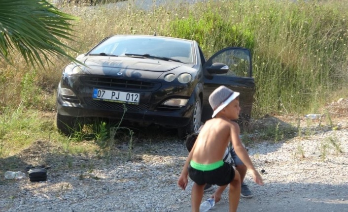 Trafik kazası sonrası araçtan çıkıp oyunlarına devam ettiler